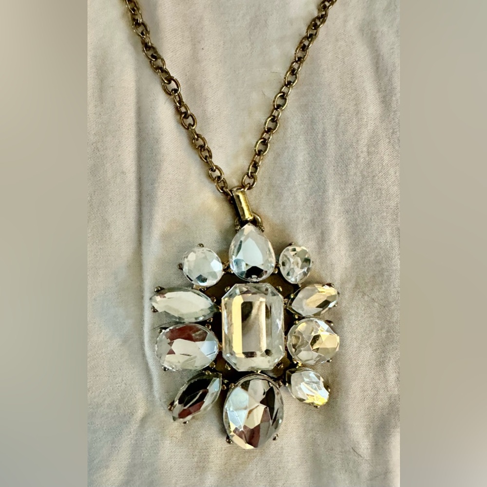 J. Crew Jeweled Flower Pendant Gold Necklace Clear Crystal Accents. NWT. A6682